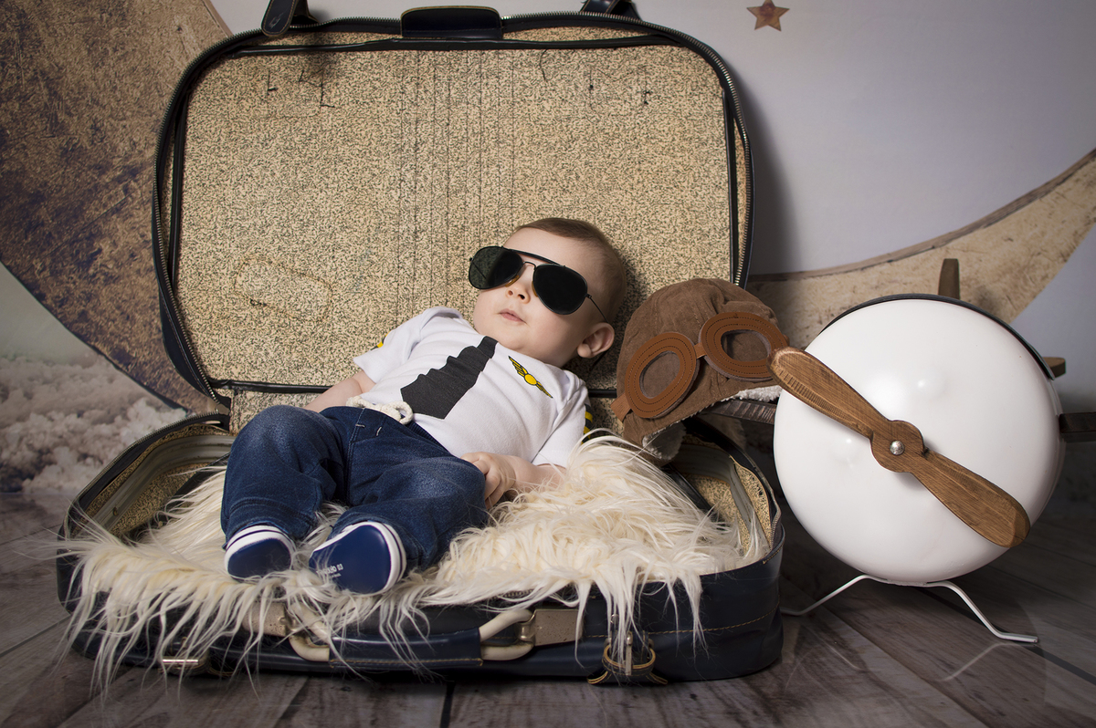 acompanhamento mensal bebê, fotografia de bebê, fotografia de família, fotógrafo de crianças, estúdio fotográfico infantil, newborn, avião, aviação, aviador, bebê piloto, bebê aviador