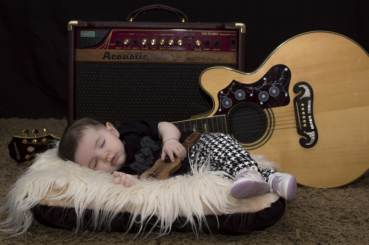 baby girl, fotografia infantil, acompanhamento mensal, família, fotografia de bebês, estúdio para bebês, fotógrafo de família, fotógrafo de crianças, newborn bariri e jaú, rock and roll baby, rock baby