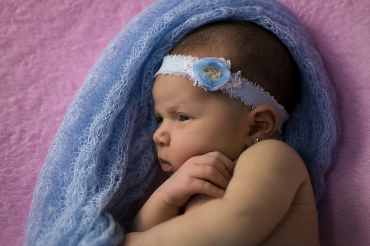 newborn, fotógrafo newborn, newborn bariri, newborn jaú, newborn menina, menina de azul, fotografia recém nascidos, estúdio fotográfico bebês, fotografia profissional infantil