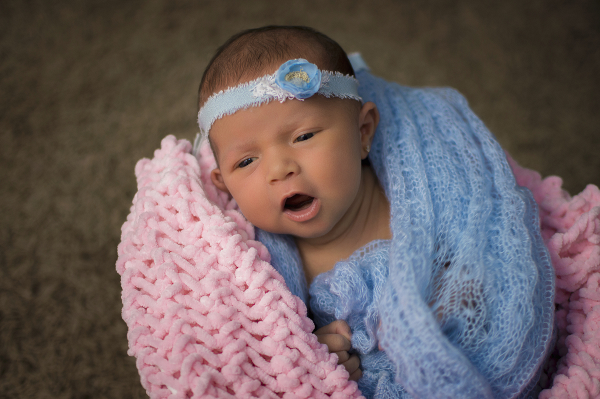newborn, fotógrafo newborn, newborn bariri, newborn jaú, newborn menina, menina de azul, fotografia recém nascidos, estúdio fotográfico bebês, fotografia profissional infantil