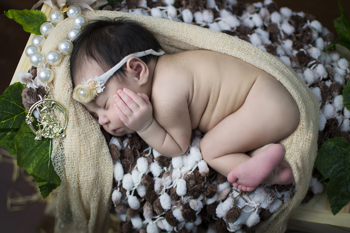 newborn, arte com recém nascidos, fotografia newborn, fotógrafo newborn, fotógrafo de família, fotógrafo do amor, estúdio fotográfico infantil, newborn de menina, pai de menina, mãe de menina
