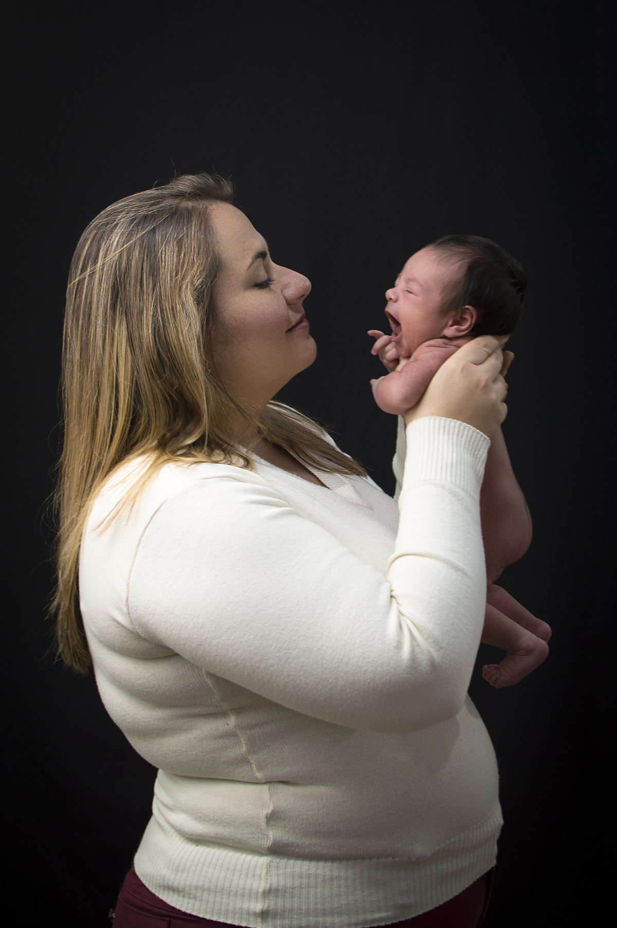 newborn, arte com recém nascidos, fotografia newborn, fotógrafo newborn, fotógrafo de família, fotógrafo do amor, estúdio fotográfico infantil, newborn de menina, pai de menina, mãe de menina