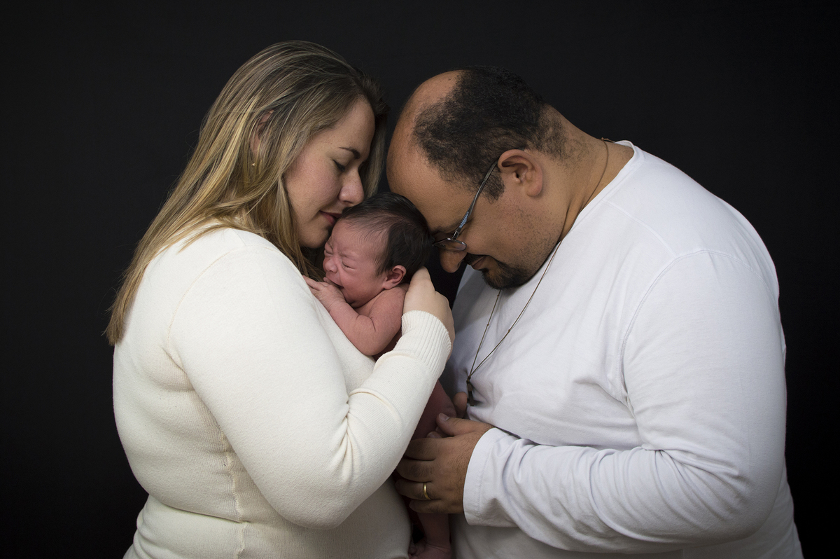 newborn, arte com recém nascidos, fotografia newborn, fotógrafo newborn, fotógrafo de família, fotógrafo do amor, estúdio fotográfico infantil, newborn de menina, pai de menina, mãe de menina
