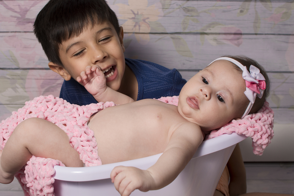 fotografia infantil, fotografia de bebês, fotografia de família, estúdio fotográfico infantil, fotógrafo de amor, ensaio banheira, hora do banho.