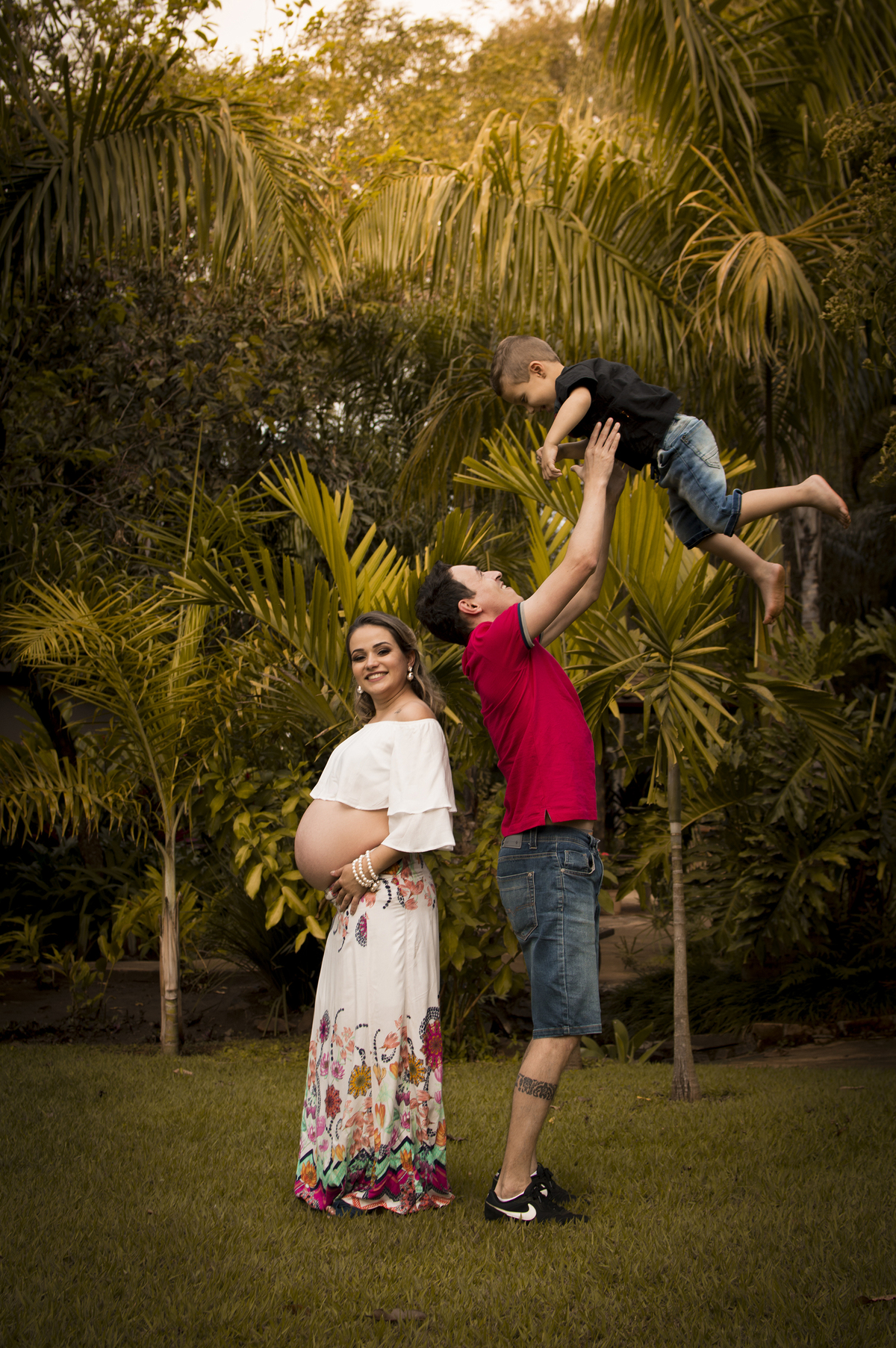 Gestante, ensaio gestante, ensaio casal, ensaio família, fotografia de família, amor, gestação, fotografia profissional, jardim,  Bariri, maitê, família, felicidade, fotografias do coração, Danilo Pinezi Fotografia, Estúdio 173