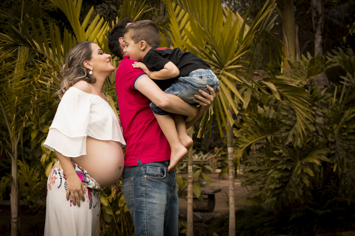 Gestante, ensaio gestante, ensaio casal, ensaio família, fotografia de família, amor, gestação, fotografia profissional, jardim,  Bariri, maitê, família, felicidade, fotografias do coração, Danilo Pinezi Fotografia, Estúdio 173