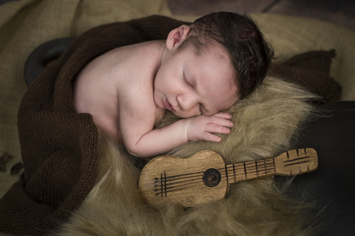 fotógrafo newborn, newborn bariri, newborn com amor, fotografia de recém nascidos, fotógrafo de bebês, fotógrafo de crianças em bariri, fotógrafos de família, ensaios fotográficos personalizados