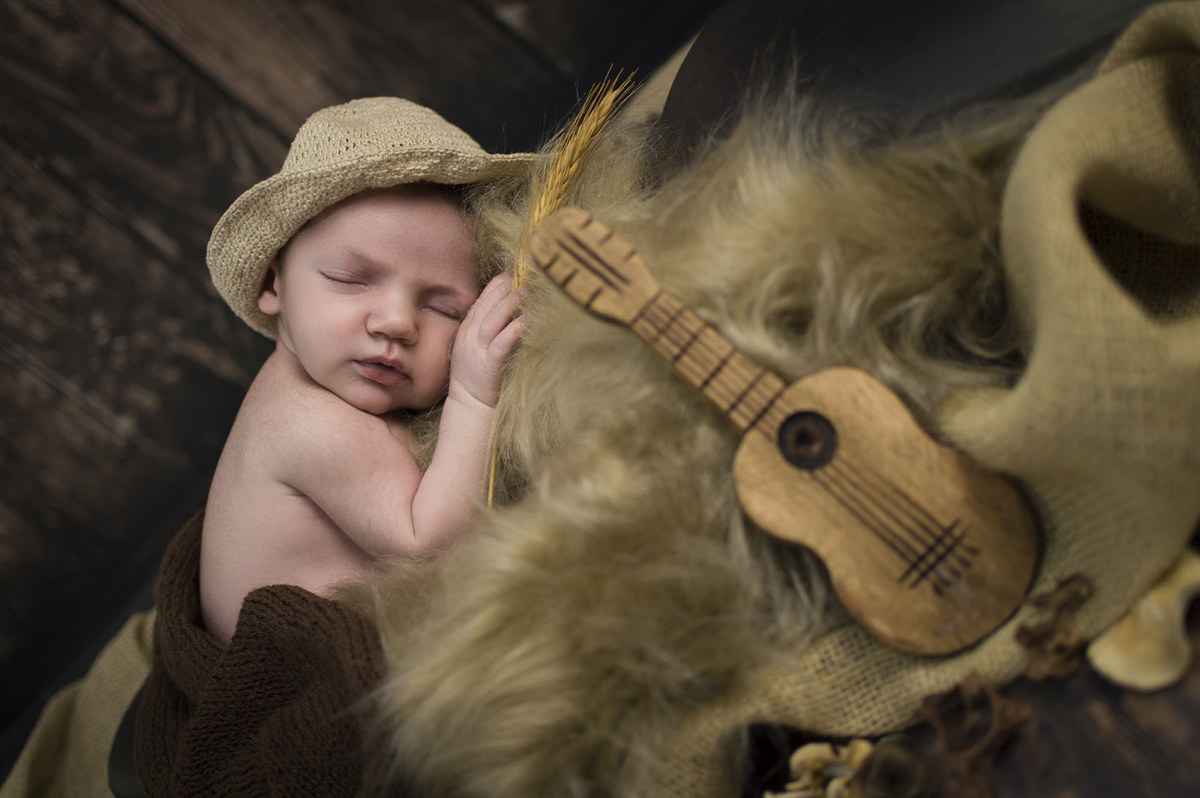 fotógrafo newborn, newborn bariri, newborn com amor, fotografia de recém nascidos, fotógrafo de bebês, fotógrafo de crianças em bariri, fotógrafos de família, ensaios fotográficos personalizados