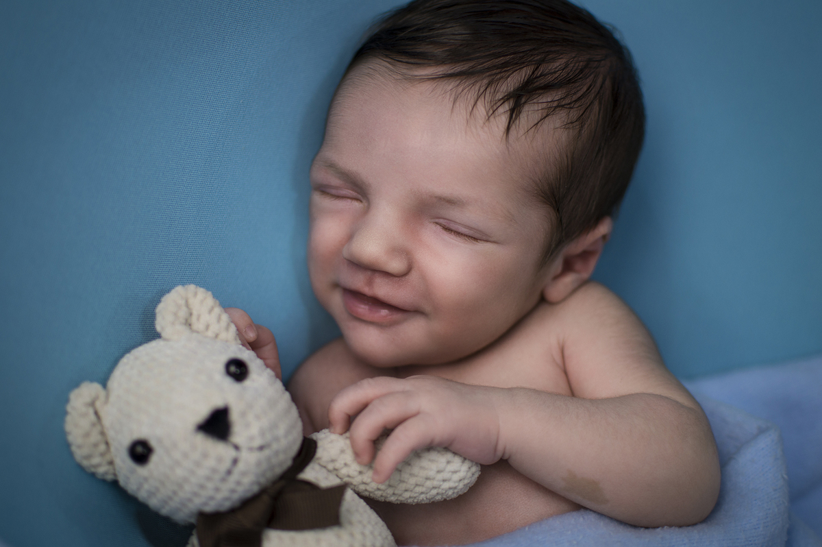 fotógrafo newborn, newborn bariri, newborn com amor, fotografia de recém nascidos, fotógrafo de bebês, fotógrafo de crianças em bariri, fotógrafos de família, ensaios fotográficos personalizados