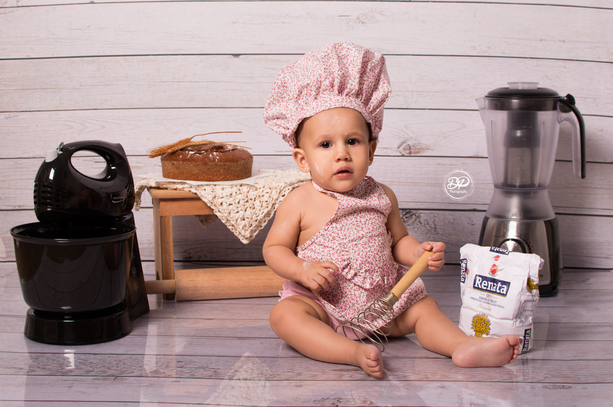 Acompanhamento mensal bebê, fotografia de bebês, fotógrafo de bebês, fotógrafo newborn, estúdio fotográfico de bebês, estúdio fotográfico de família, fotos de família. Mini chef, cozinheira