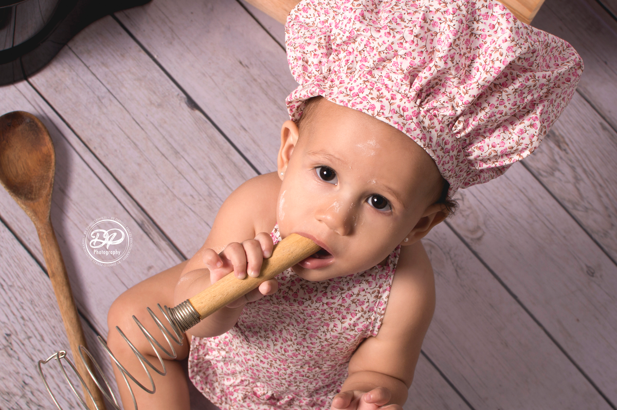 Acompanhamento mensal bebê, fotografia de bebês, fotógrafo de bebês, fotógrafo newborn, estúdio fotográfico de bebês, estúdio fotográfico de família, fotos de família. Mini chef, cozinheira