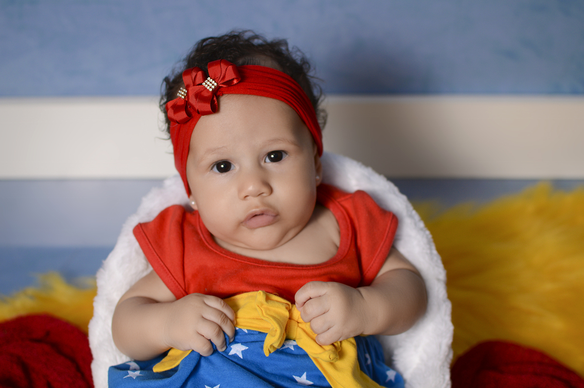 Acompanhamento mensal bebê, fotografia de bebês, fotógrafo de bebês, fotógrafo newborn, estúdio fotográfico de bebês, estúdio fotográfico de família, fotos de família. mulher maravilha