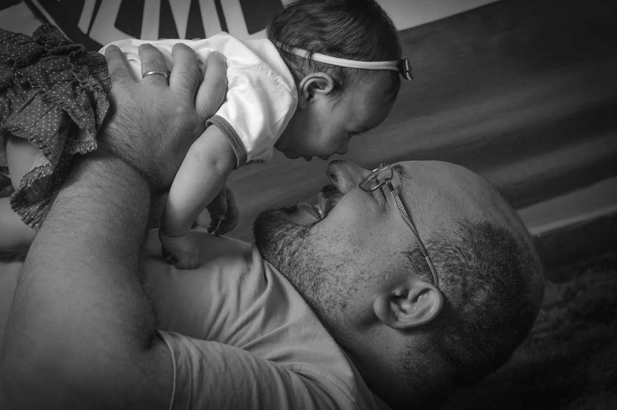 fotografia de bebês, estúdio fotográfico de bebês, recém nascidos, newborn Bariri, Newborn Jaú, fotografia de família, fotógrafo de família, acompanhamento mensal, estúdio fotográfico profissional, palmeiras, time do coração, verdão, pai e filha