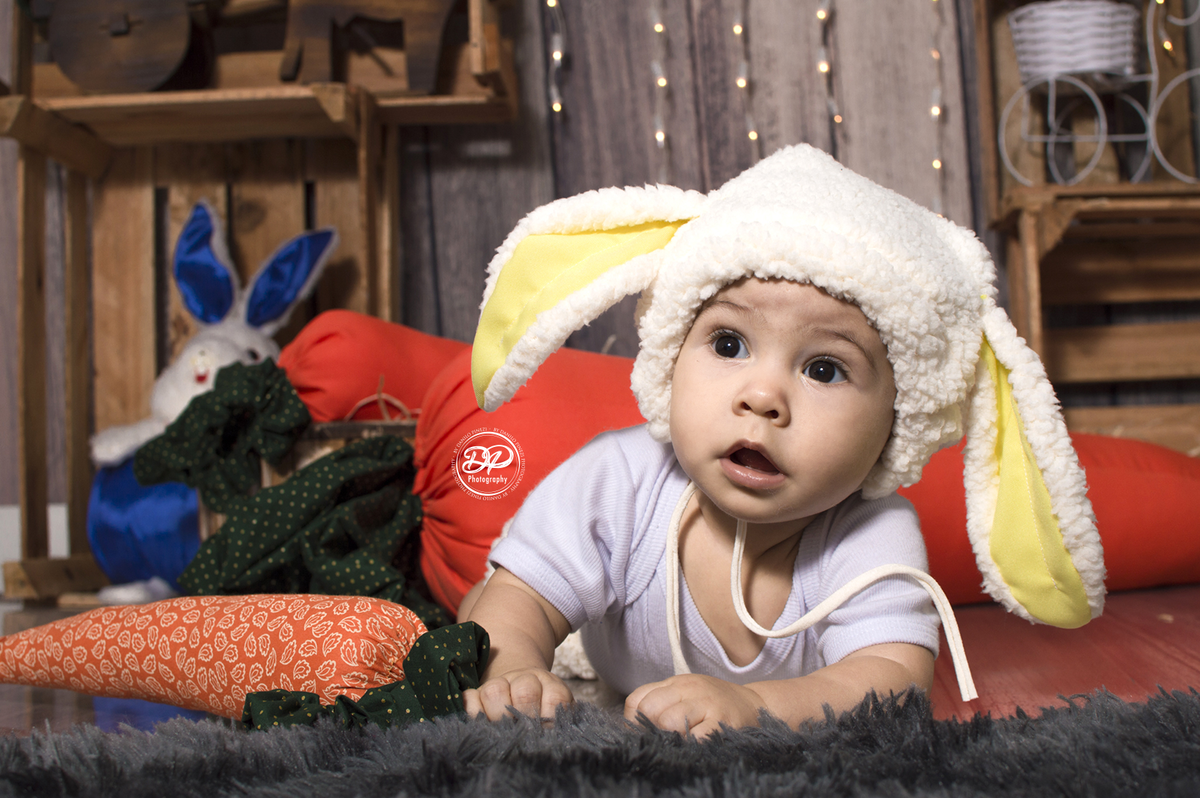 Fotografia de família, acompanhamento mensal, estúdio fotográfico profissional, ensaios temáticos, páscoa, coelhinha da páscoa
