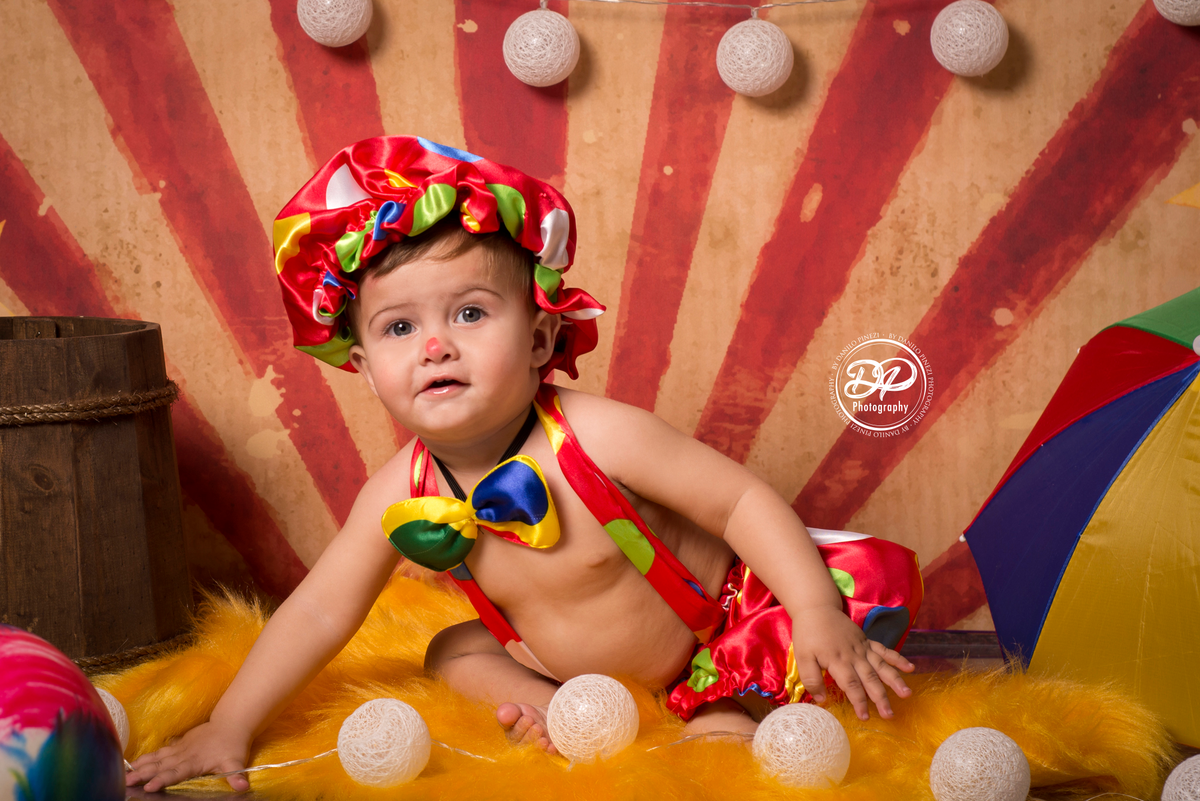 acompanhamento mensal de bebê, newborn, fotógrafo de família e bebês, estúdio fotográfico jaú, estúdio fotográfico Bariri, fotógrafo newborn, newborn, acompanhamento fotográfico, fotografias especiais, ensaio de circo, bebê vestido de palhaço