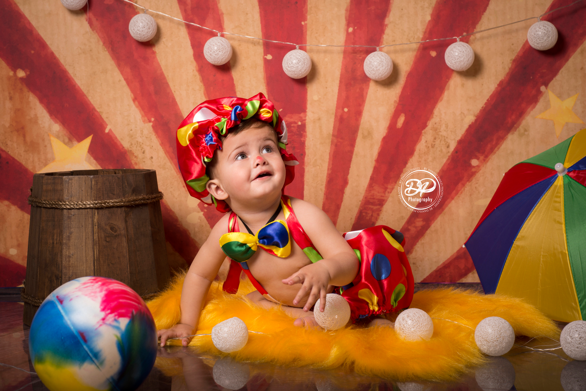 acompanhamento mensal de bebê, newborn, fotógrafo de família e bebês, estúdio fotográfico jaú, estúdio fotográfico Bariri, fotógrafo newborn, newborn, acompanhamento fotográfico, fotografias especiais, ensaio de circo, bebê vestido de palhaço