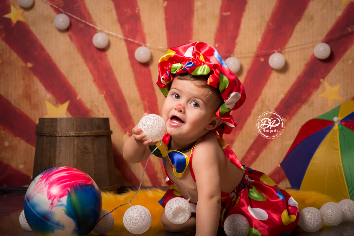 acompanhamento mensal de bebê, newborn, fotógrafo de família e bebês, estúdio fotográfico jaú, estúdio fotográfico Bariri, fotógrafo newborn, newborn, acompanhamento fotográfico, fotografias especiais, ensaio de circo, bebê vestido de palhaço