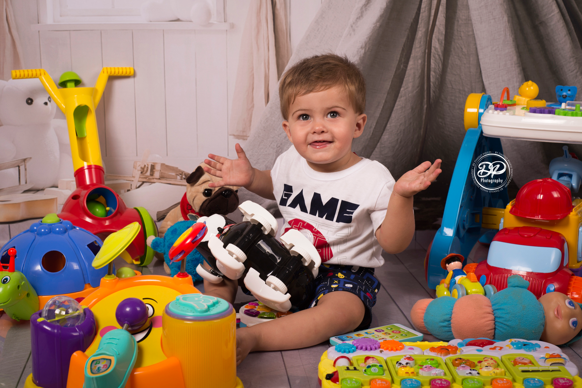 Sessão Quarto de brinquedos de menino, executada no estúdio Danilo Pinezi Fotografia em Bariri