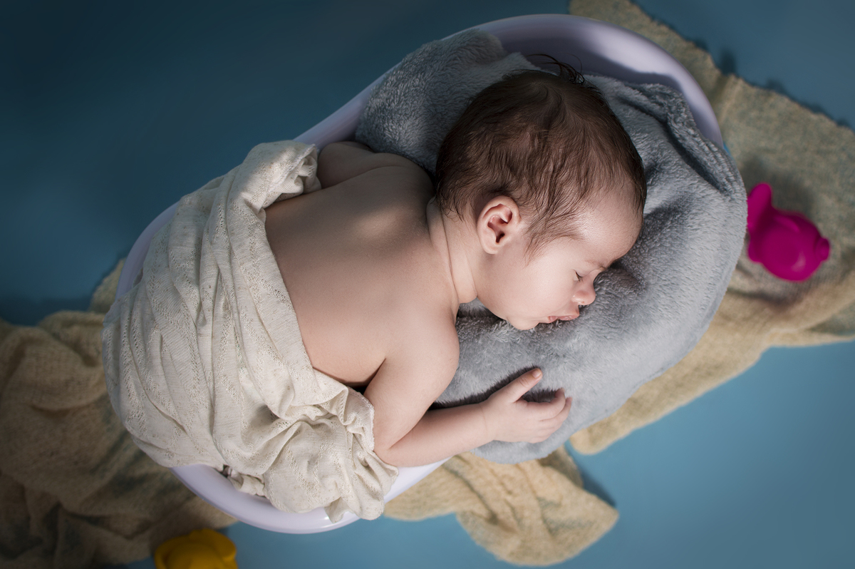 acompanhamento mensal de bebê, newborn, fotógrafo de família e bebês, estúdio fotográfico jaú, estúdio fotográfico Bariri, fotógrafo newborn, newborn, acompanhamento fotográfico, fotografias especiais, ensaios especiais, banheira, banheira, hora do banho