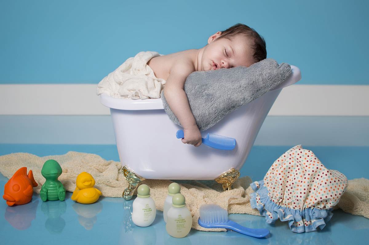 acompanhamento mensal de bebê, newborn, fotógrafo de família e bebês, estúdio fotográfico jaú, estúdio fotográfico Bariri, fotógrafo newborn, newborn, acompanhamento fotográfico, fotografias especiais, ensaios especiais, banheira, banheira, hora do banho