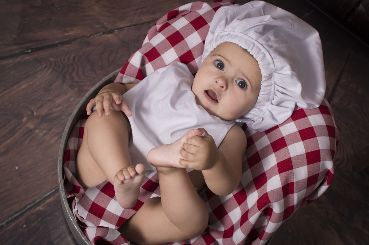 acompanhamento mensal de bebê, newborn, fotógrafo de família e bebês, estúdio fotográfico jaú, estúdio fotográfico Bariri, fotógrafo newborn, acompanhamento fotográfico, fotografias especiais, mini Chef, mini cozinheiro, Danilo Pinezi Fotográfica