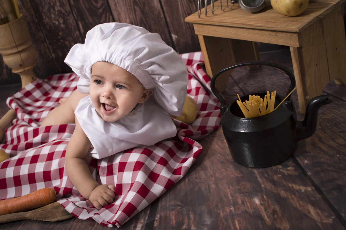 acompanhamento mensal de bebê, newborn, fotógrafo de família e bebês, estúdio fotográfico jaú, estúdio fotográfico Bariri, fotógrafo newborn, acompanhamento fotográfico, fotografias especiais, mini Chef, mini cozinheiro, Danilo Pinezi Fotográfica