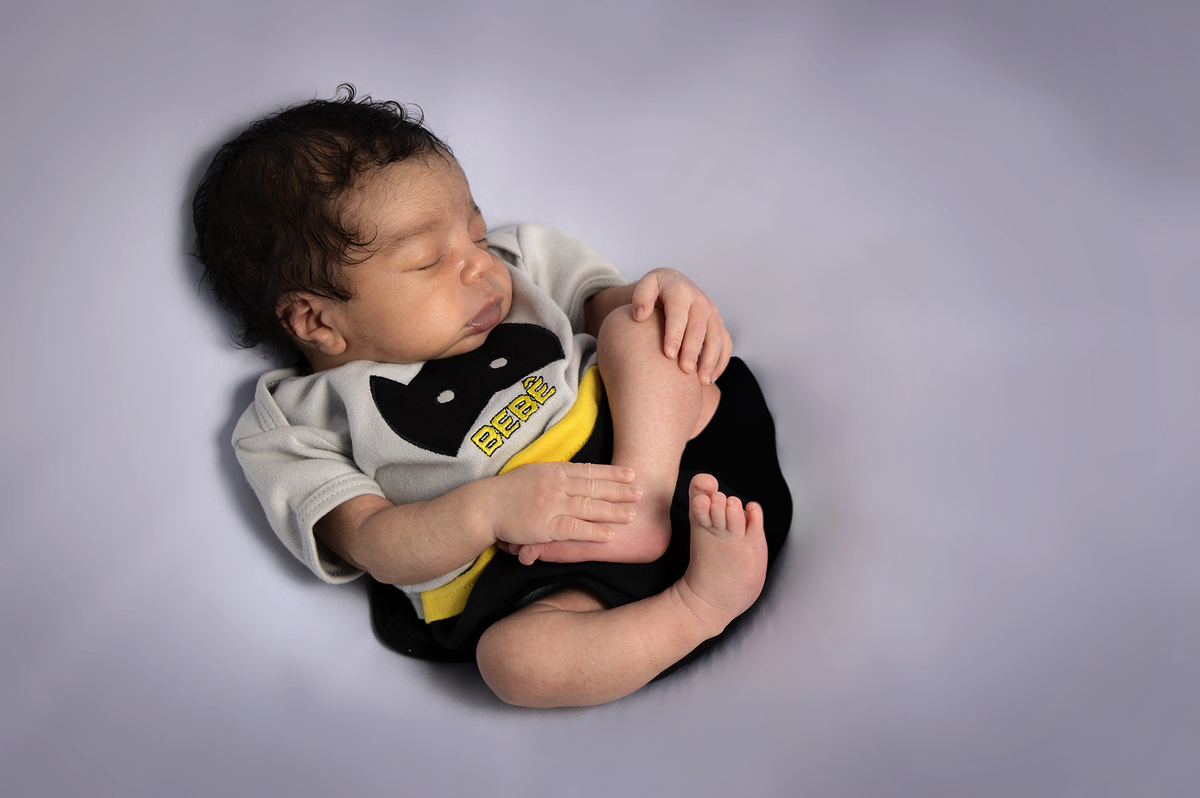 newborn, recém nascido, newborn jaú, newbor bariri, fotógrafo de família, fotógrafo newborn, Estúdio fotográfico de bebês, bebê batman