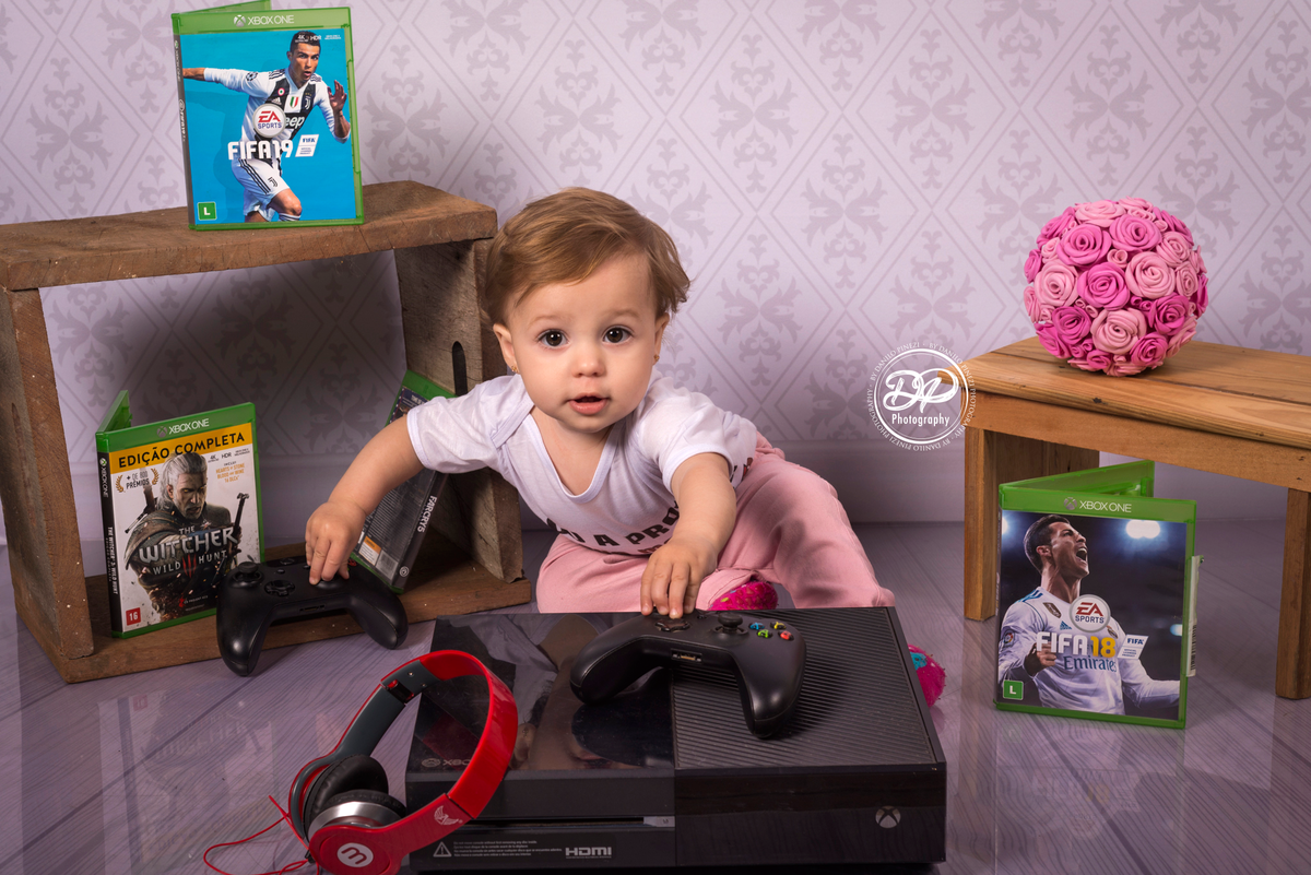 Acompanhamento mensal bebê, fotografia de bebês, fotógrafo de bebês, fotógrafo newborn, estúdio fotográfico de bebês, estúdio fotográfico de família, fotos de família. dia dos pais, videogame