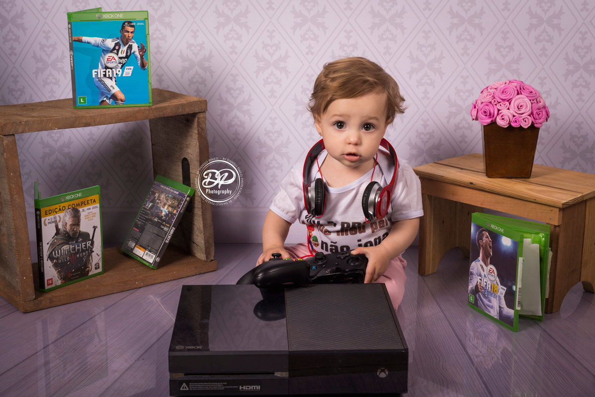 Acompanhamento mensal bebê, fotografia de bebês, fotógrafo de bebês, fotógrafo newborn, estúdio fotográfico de bebês, estúdio fotográfico de família, fotos de família. dia dos pais, videogame