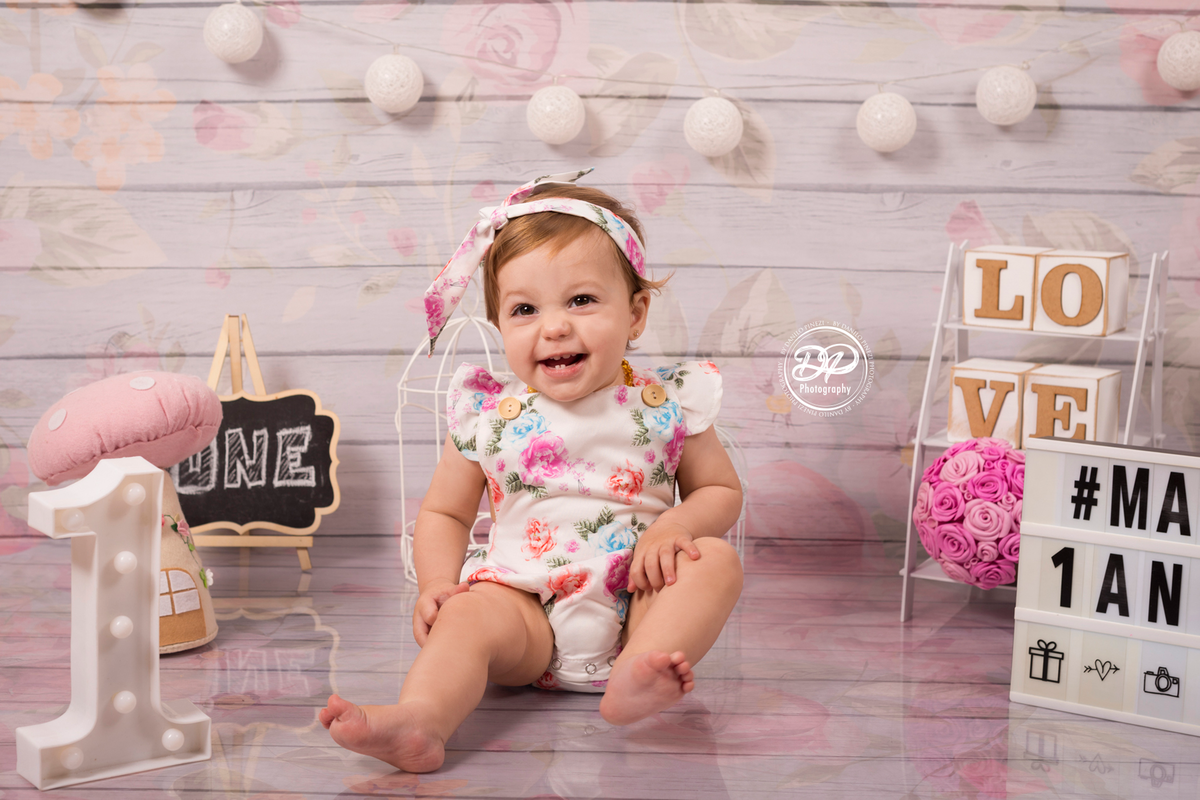 Smash the cake 1 aninho Maitê, em tons de rosa feito no Estúdio Danilo Pinezi Fotografia em Bariri.