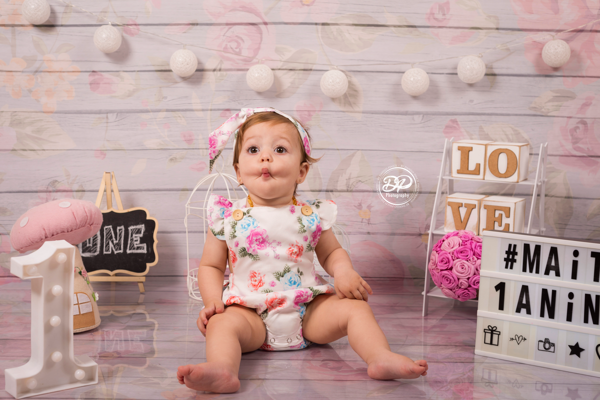 Smash the cake 1 aninho Maitê, em tons de rosa feito no Estúdio Danilo Pinezi Fotografia em Bariri.