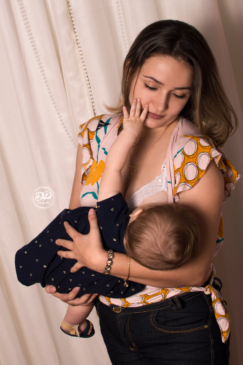Acompanhamento mensal bebê, fotografia de bebês, fotógrafo de bebês, fotógrafo newborn, estúdio fotográfico de bebês, estúdio fotográfico de família, fotos de família. Ensaio dia das Mães, Dia das Mães, mamãe, homenagem às mães, amamentação