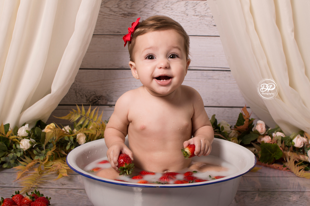 Acompanhamento mensal bebê, fotografia de bebês, fotógrafo de bebês, fotógrafo newborn, estúdio fotográfico de bebês, estúdio fotográfico de família, fotos de família. milk bath bebê