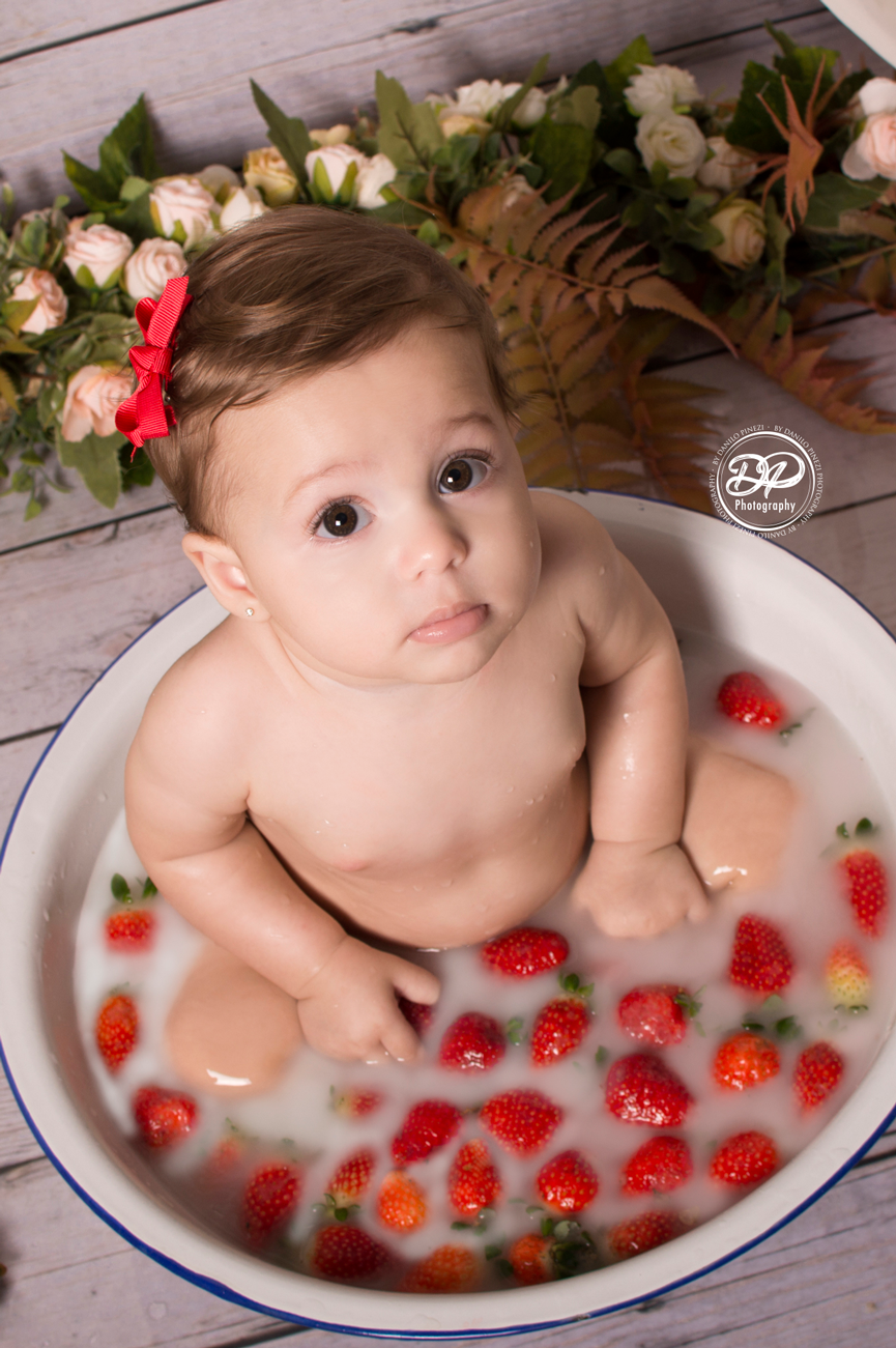 Acompanhamento mensal bebê, fotografia de bebês, fotógrafo de bebês, fotógrafo newborn, estúdio fotográfico de bebês, estúdio fotográfico de família, fotos de família. milk bath bebê