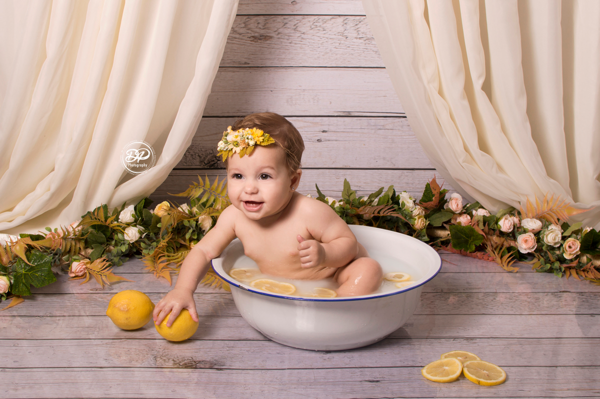 Acompanhamento mensal bebê, fotografia de bebês, fotógrafo de bebês, fotógrafo newborn, estúdio fotográfico de bebês, estúdio fotográfico de família, fotos de família. milk bath bebê