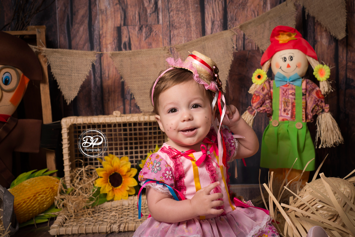 Acompanhamento mensal bebê, fotografia de bebês, fotógrafo de bebês, fotógrafo newborn, estúdio fotográfico de bebês, estúdio fotográfico de família, fotos de família. festa junina, ensaio junino, ensaio caipira