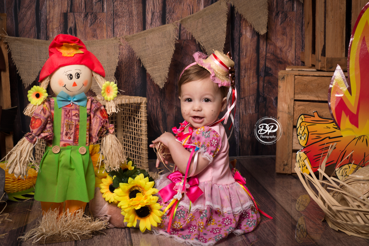 Acompanhamento mensal bebê, fotografia de bebês, fotógrafo de bebês, fotógrafo newborn, estúdio fotográfico de bebês, estúdio fotográfico de família, fotos de família. festa junina, ensaio junino, ensaio caipira
