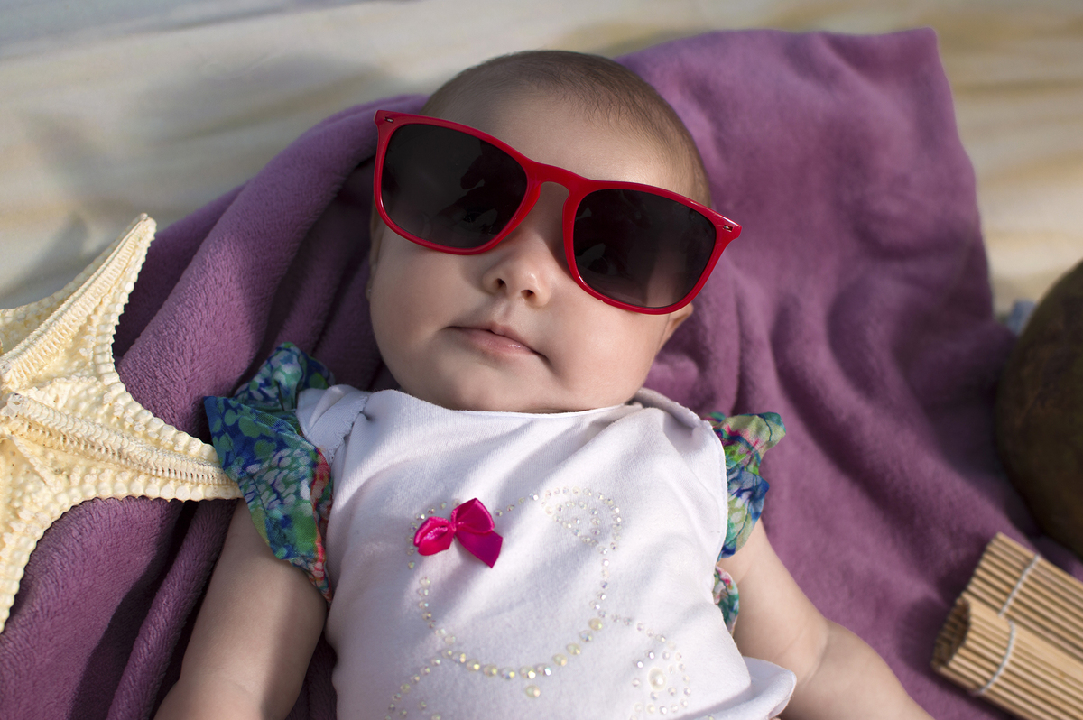 fotografia de bebês, estúdio de bebês, fotógrafo de família, acompanhamento mensal, Danilo Pinezi Fotografia, fotógrafo newborn, praia, óculos de sol