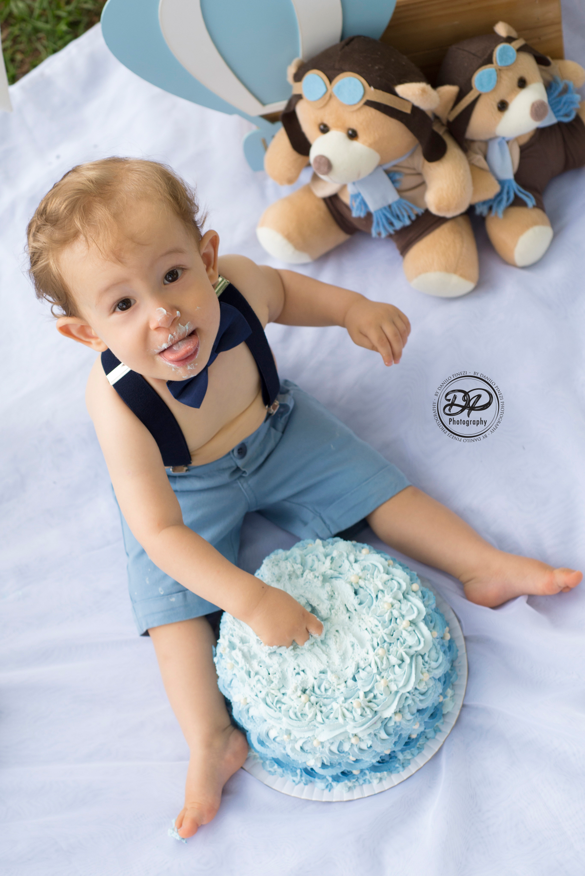 Smash the cake com Balão e ursos aviadores de menino feito pelo Fotógrafo Danilo Pinezi em Bariri/SP