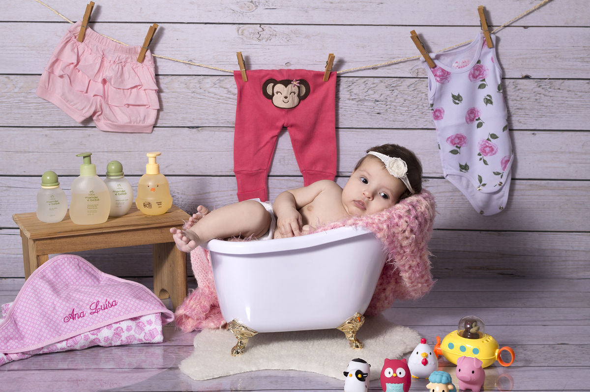newborn, fotografia de bebês, acompanhamento mensal, danilo pinezi fotografia, fotografia de familia, Danilo Pinezi Estúdio Fotográfico, hora do banho