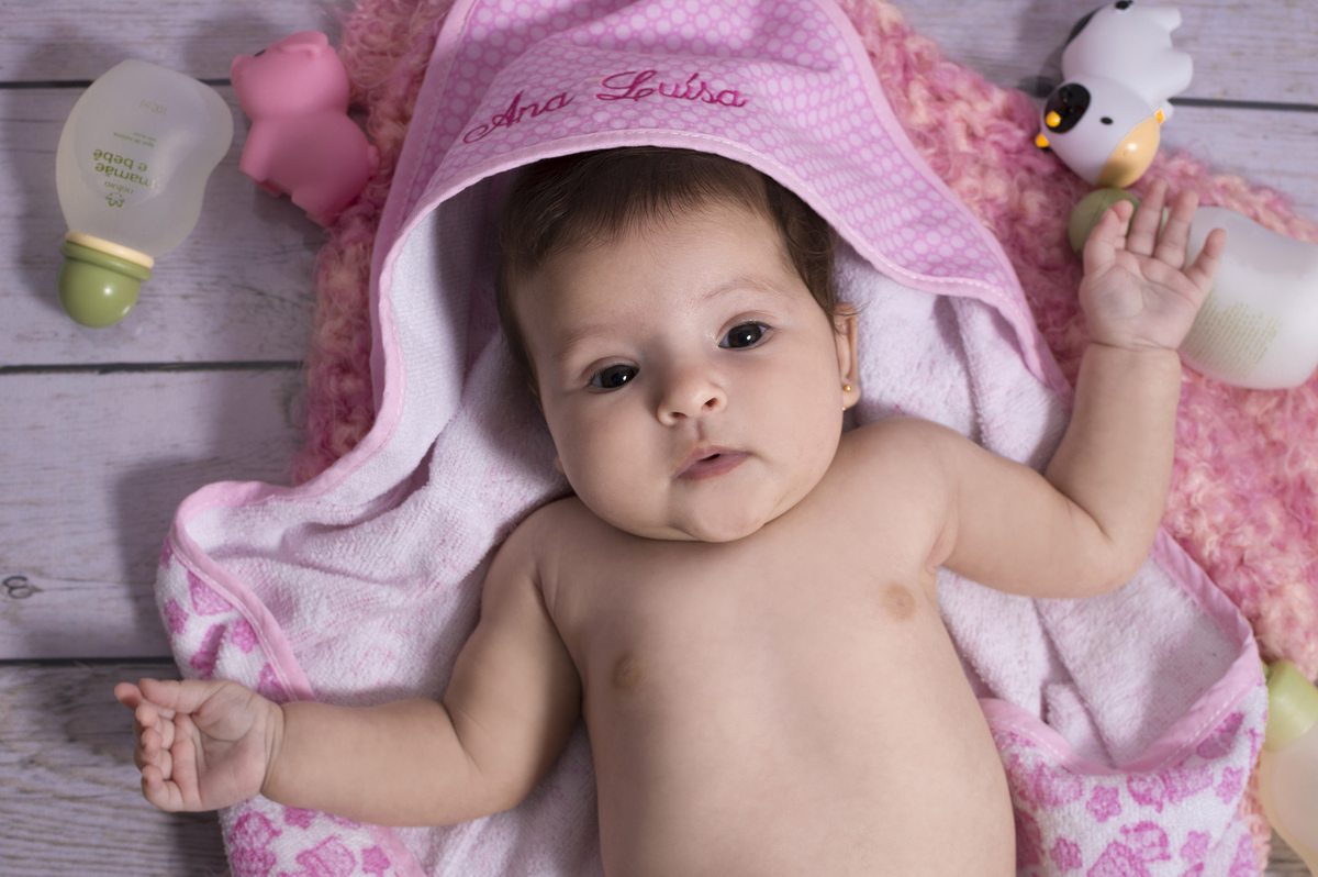newborn, fotografia de bebês, acompanhamento mensal, danilo pinezi fotografia, fotografia de familia, Danilo Pinezi Estúdio Fotográfico, hora do banho