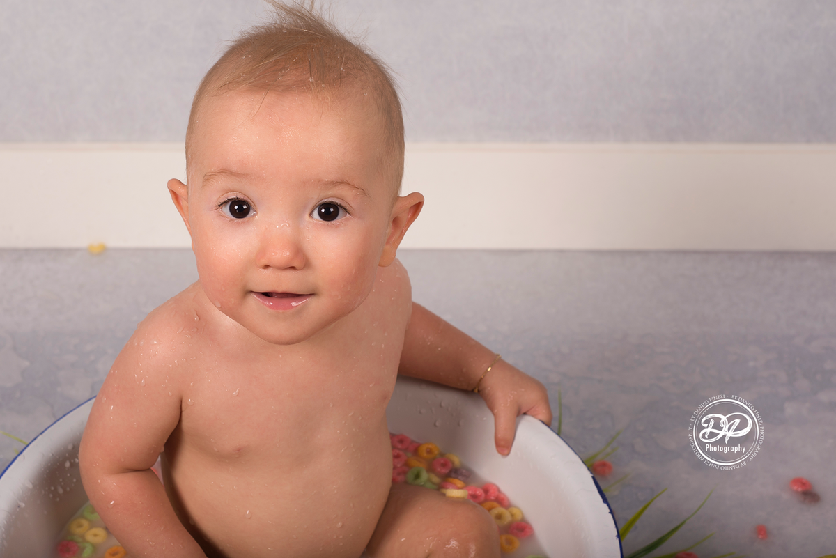 Sessão milk Bath menino em estúdio, feito em Bariri, no estúdio Danilo Pinezi Fotografia