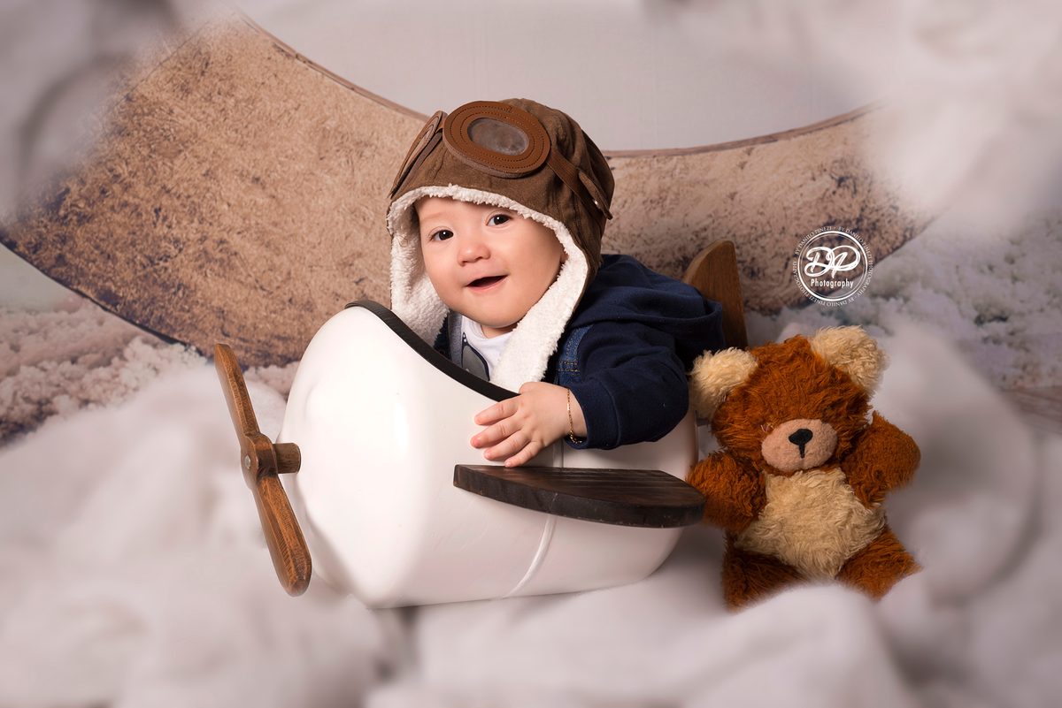 newborn, acompanhamento mensal, fotografia de bebês, fotografia de família, família, bebês, bebê aviador, avião