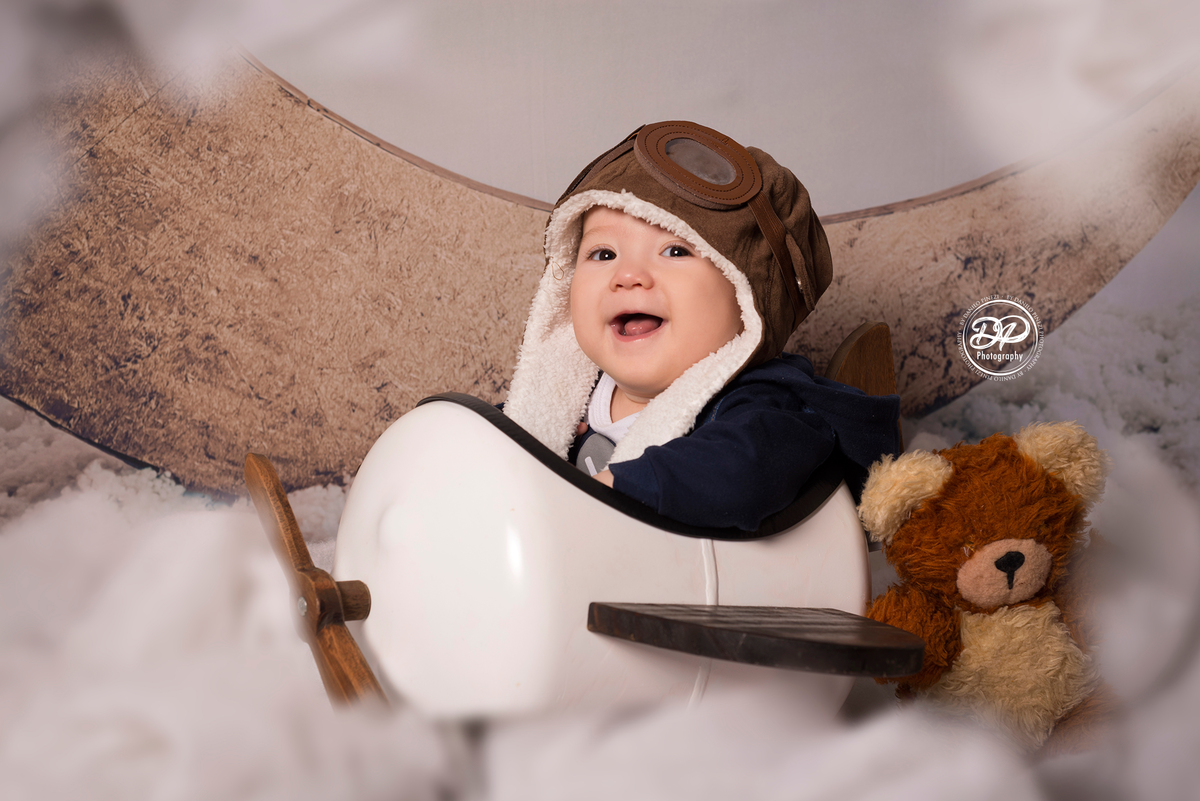 newborn, acompanhamento mensal, fotografia de bebês, fotografia de família, família, bebês, bebê aviador, avião