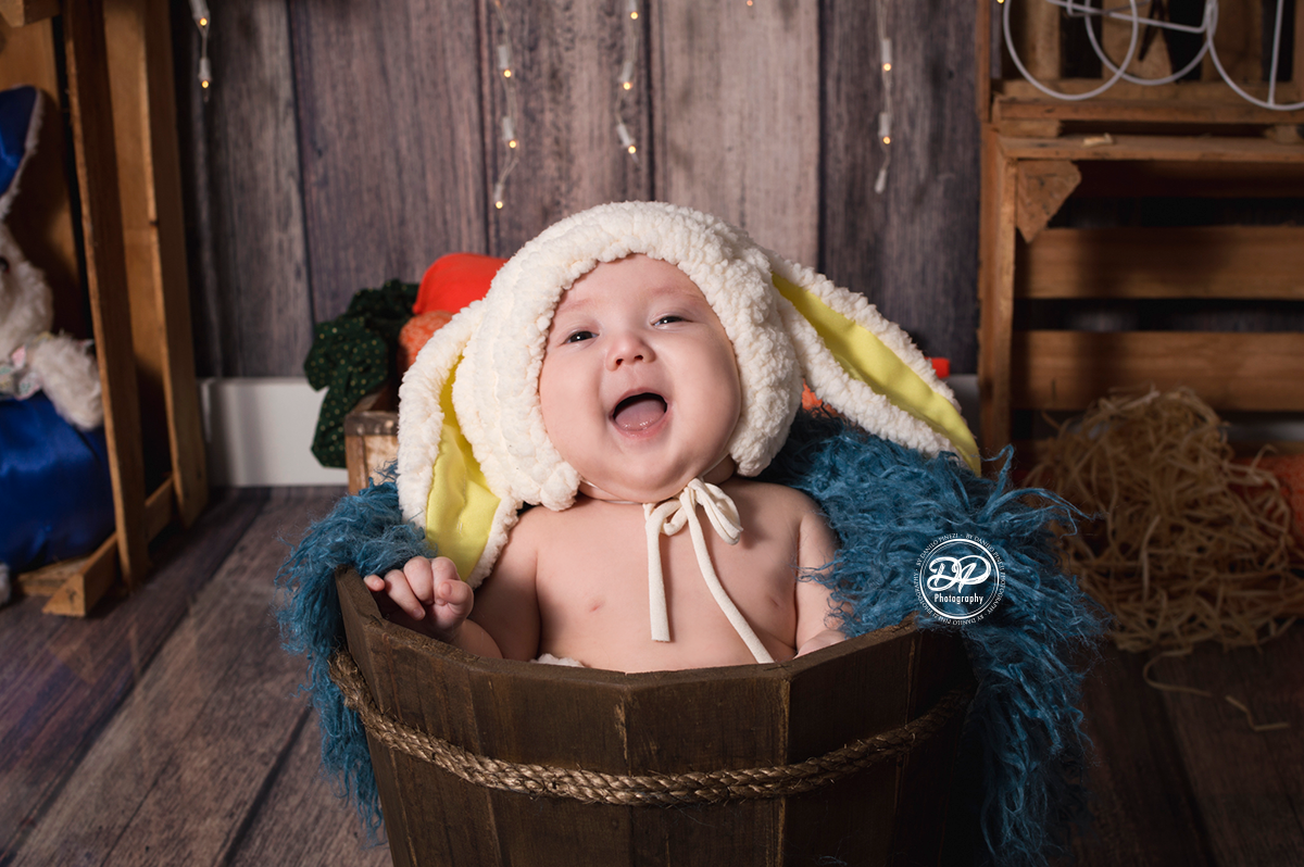 newborn, acompanhamento mensal, fotografia de bebês, fotografia de família, família, bebês, ensaios de bebês, ensaio de páscoa, Sessão de páscoa infantil