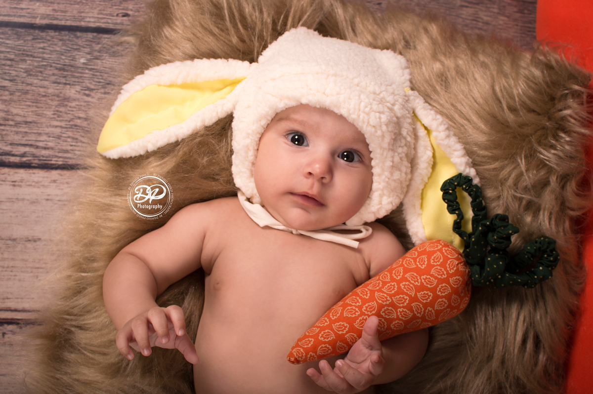 acompanhamento mensal de bebês, estúdio especializado em newborn, fotografia de recém nascidos, ensaios especiais, fotógrafo de família, estúdio fotográfico em Bariri/jaú, páscoa