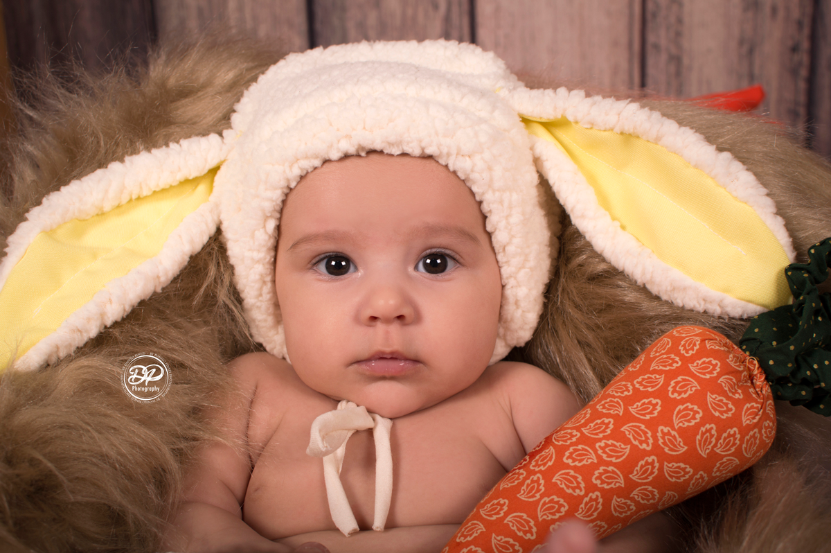acompanhamento mensal de bebês, estúdio especializado em newborn, fotografia de recém nascidos, ensaios especiais, fotógrafo de família, estúdio fotográfico em Bariri/jaú, páscoa