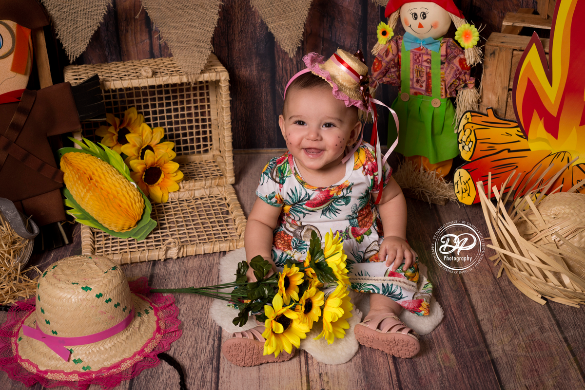 acompanhamento mensal de bebês, estúdio especializado em newborn, fotografia de recém nascidos, ensaios especiais, fotógrafo de família, estúdio fotográfico em Bariri/jaú, Ensaio caipira, ensaio junino