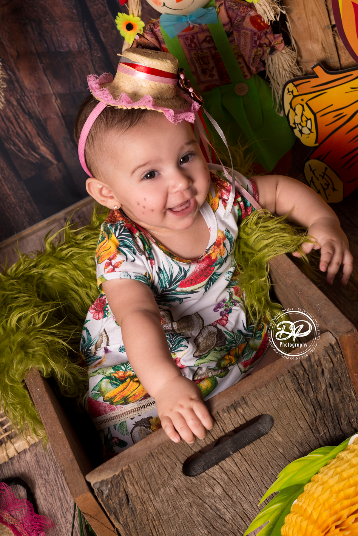 acompanhamento mensal de bebês, estúdio especializado em newborn, fotografia de recém nascidos, ensaios especiais, fotógrafo de família, estúdio fotográfico em Bariri/jaú, Ensaio caipira, ensaio junino