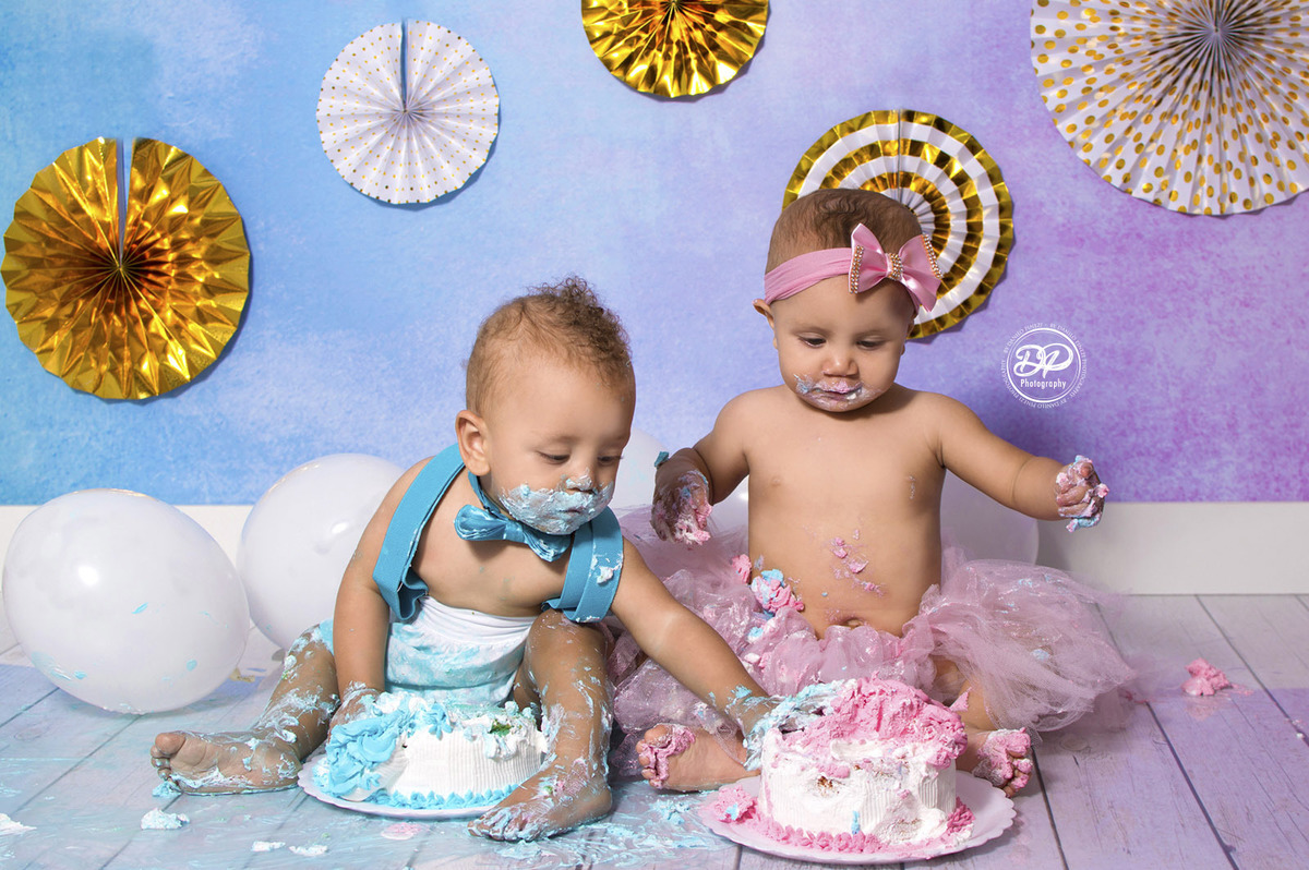 smash the cake, ensaio infantil com bolo, fotografia de bebês, aniversario de 1 ano, fotografia de estúdio e família, danilopinezi fotografia, fotografia de gêmeos, smash the cake gêmeos